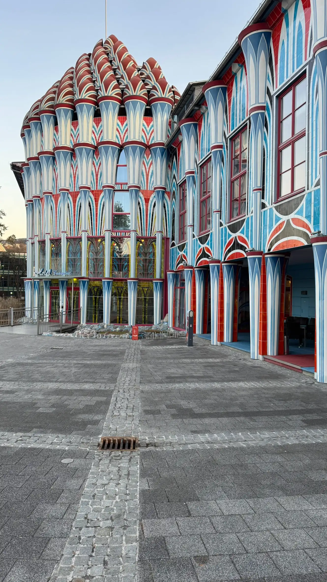 Impressions, exterior