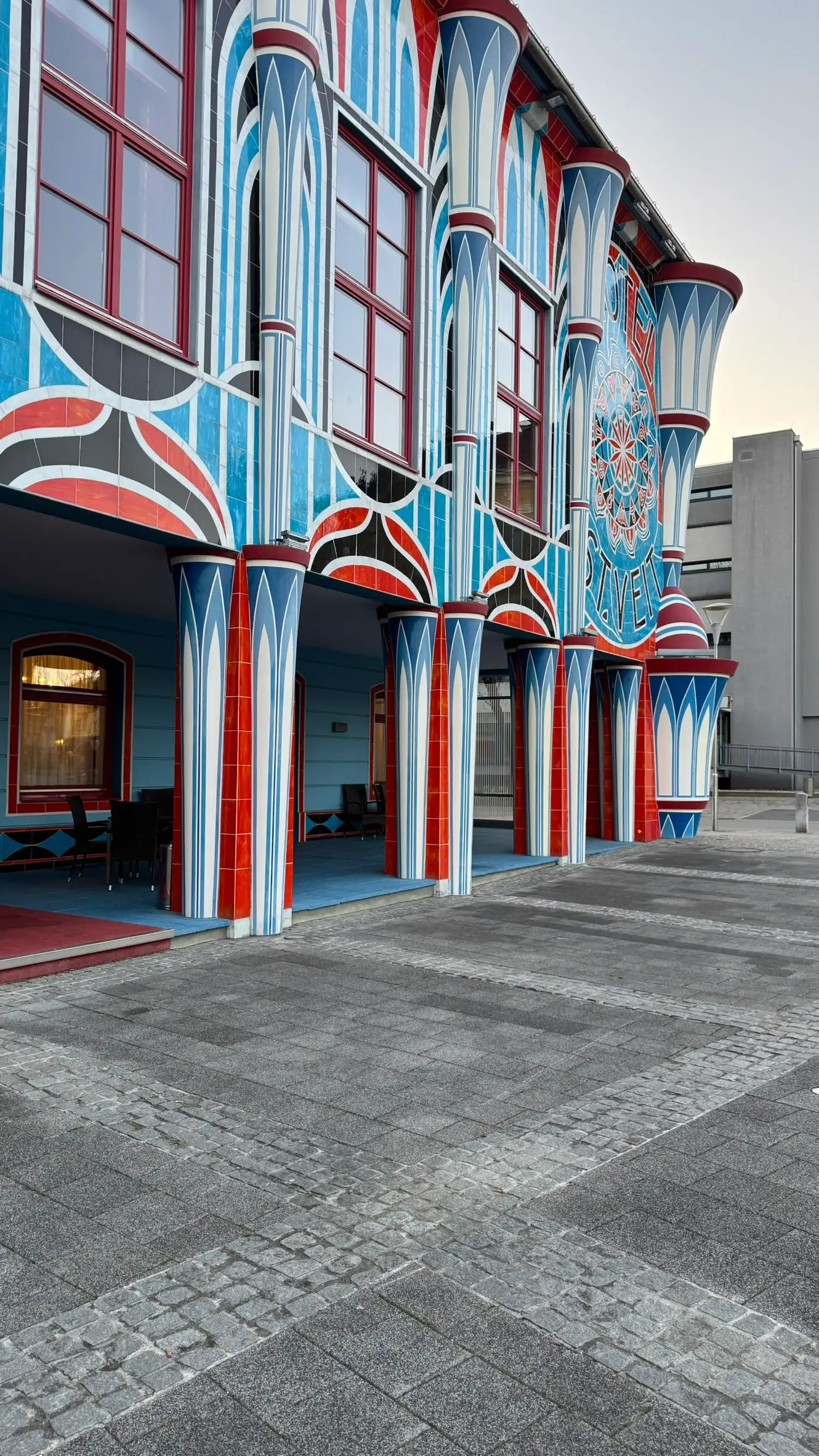 Impressions, exterior