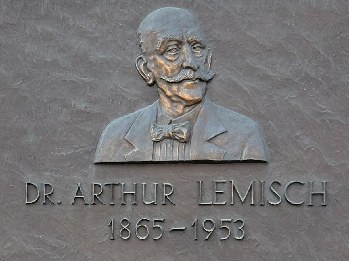 Dr Arthur Lemisch (1865 - 1953)