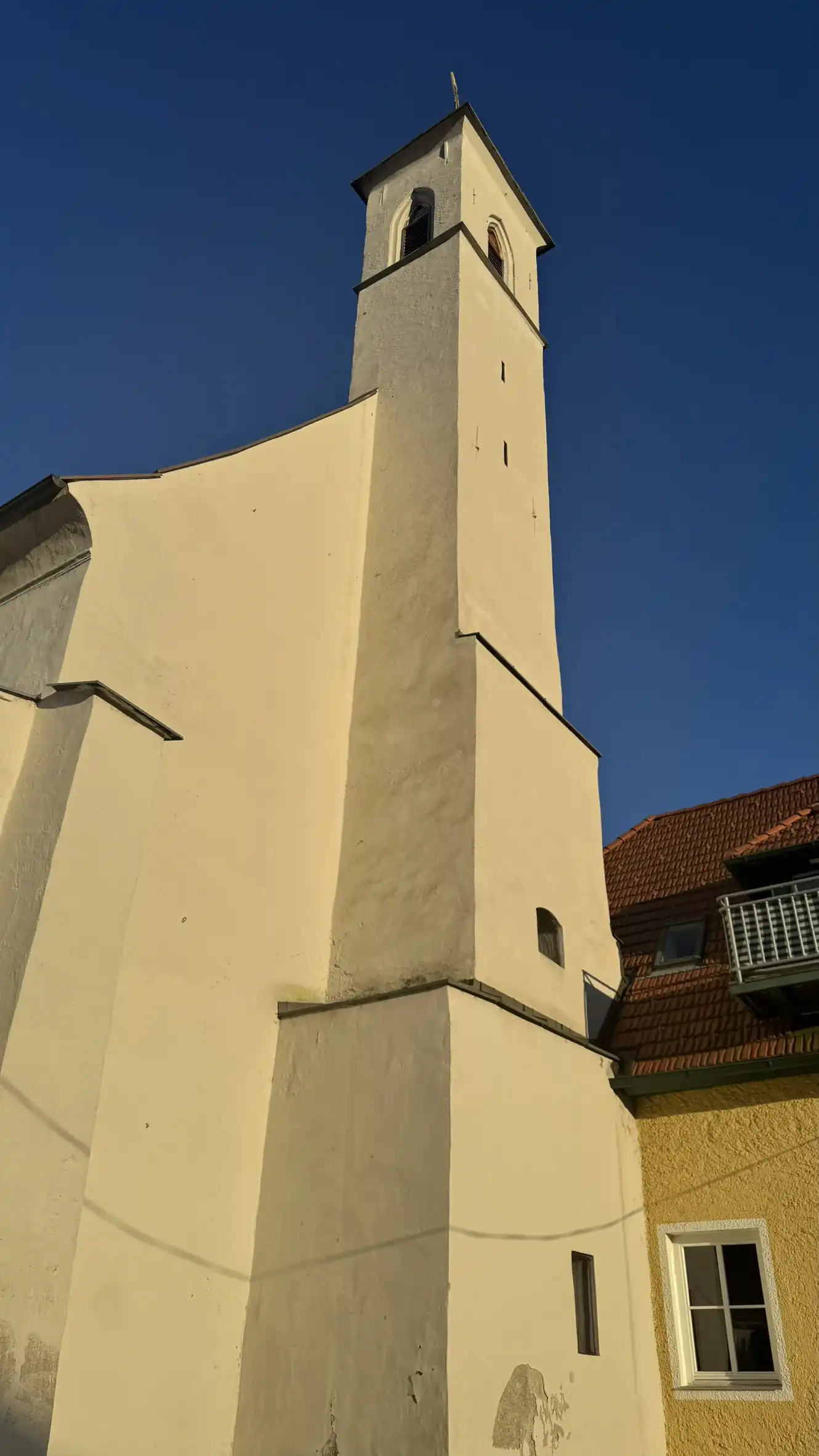 Turm und Südwestfassade der Klosterkirche