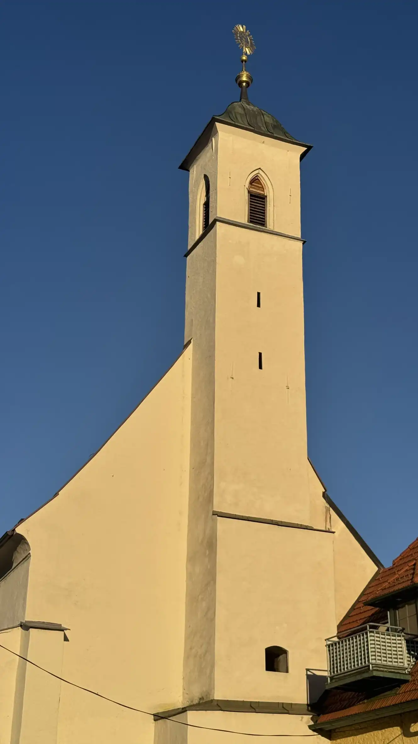 Turm und Südwestfassade der Klosterkirche