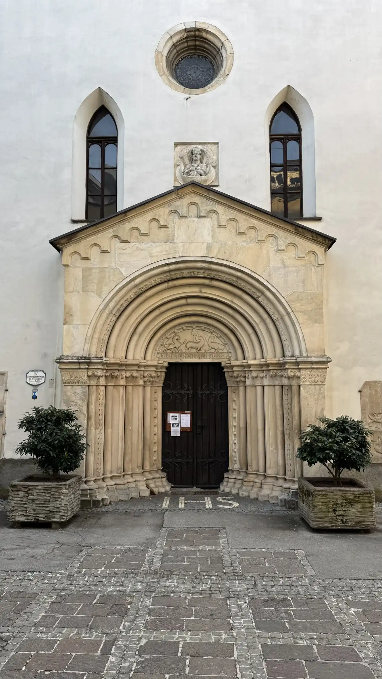 Baroque west portal, created in 1752