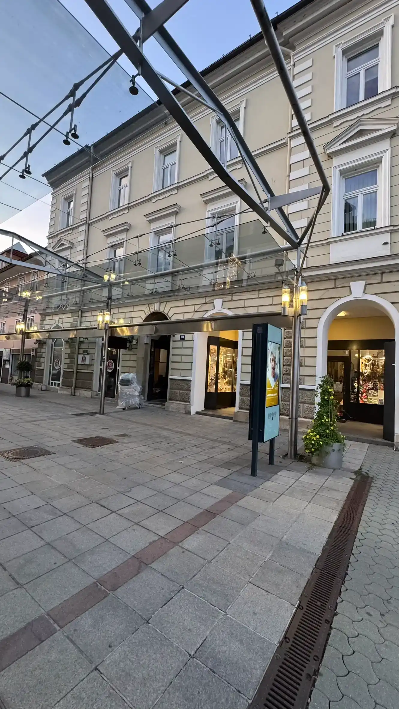 Herzog-Bernhard-Platz is lined with shops, cafés and service providers.