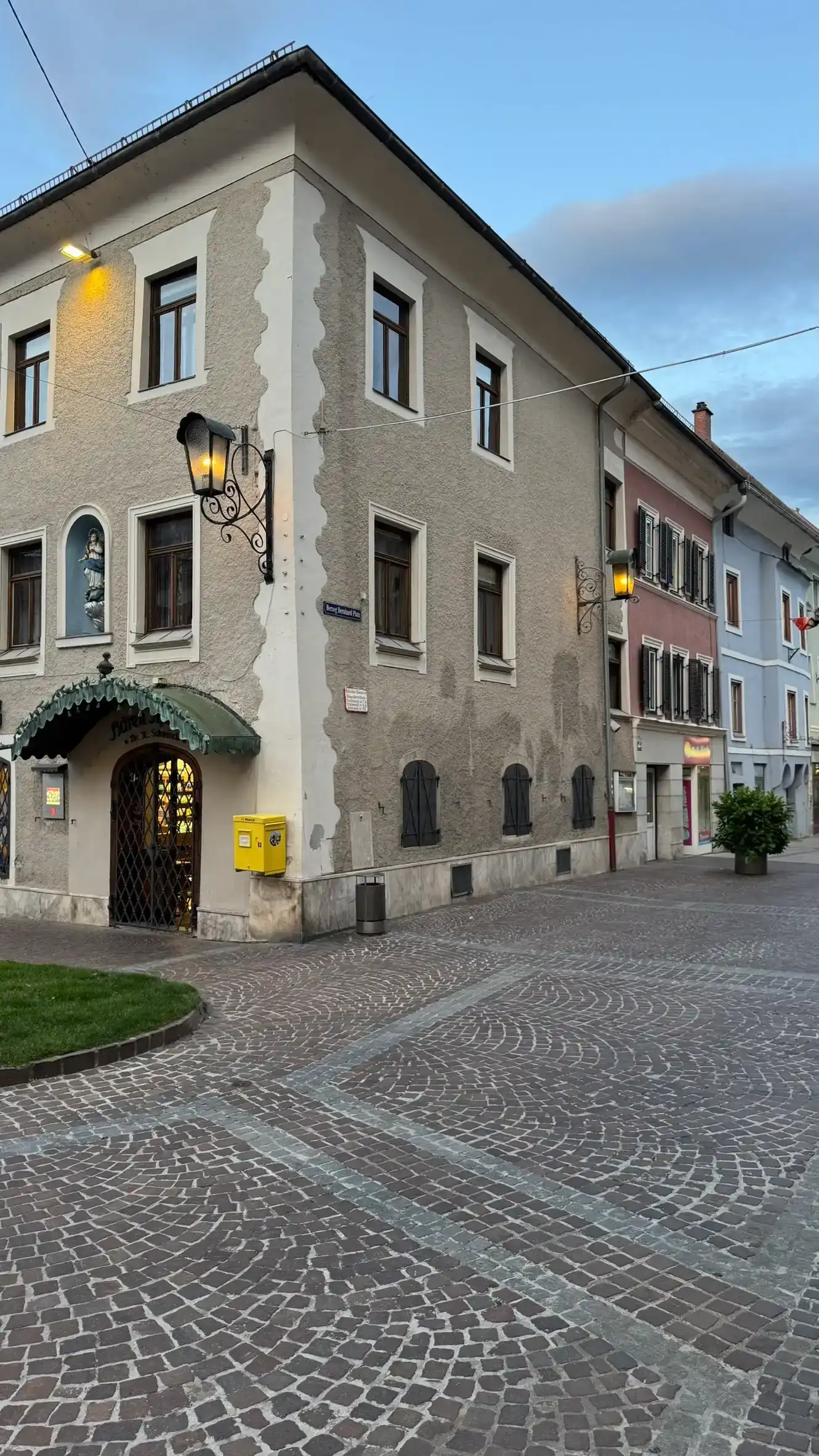 Corner of Herzog-Bernhard-Platz and Unterer Platz
