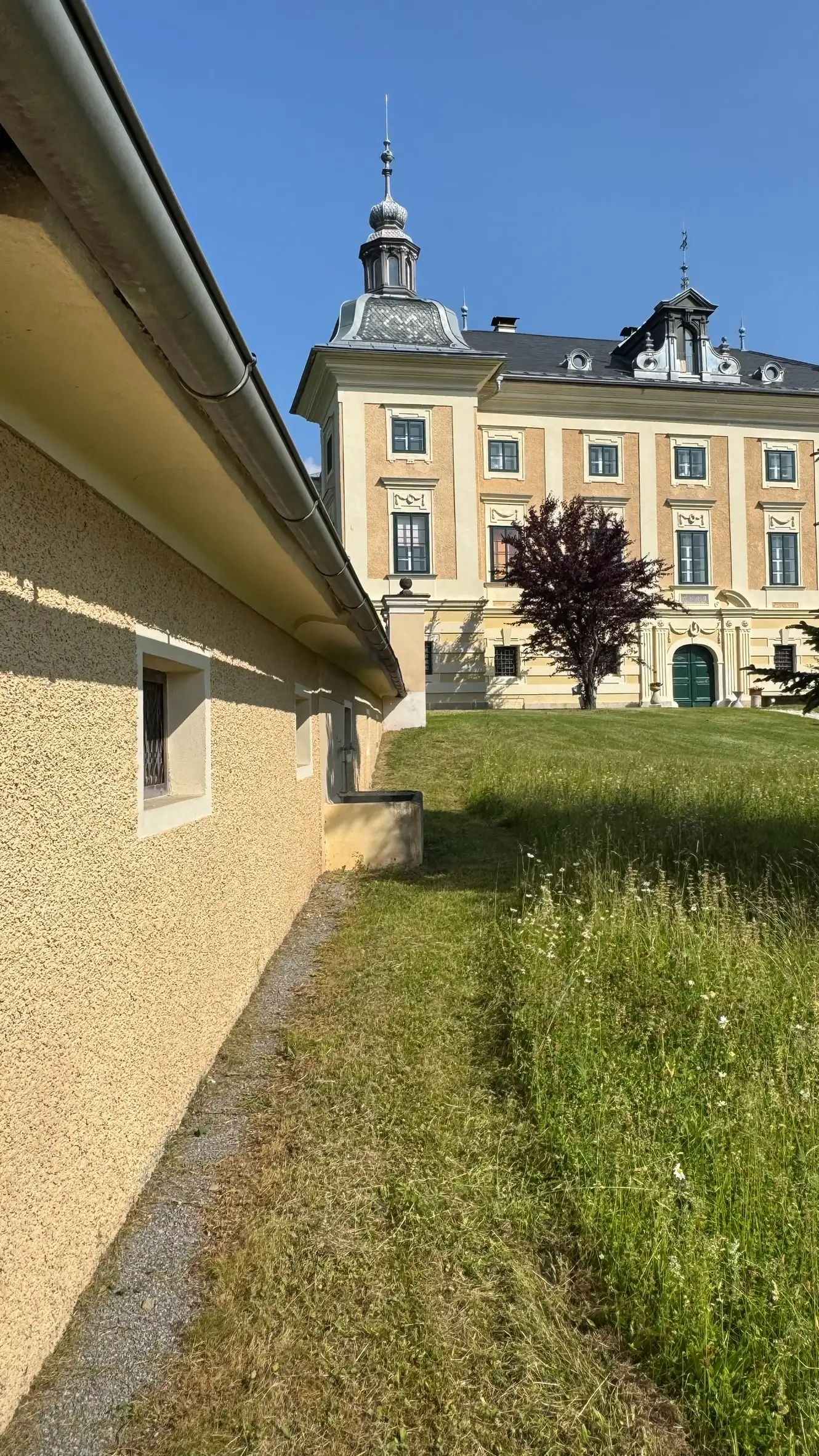 The dependencies (outbuildings) are designed in a harmonious style.