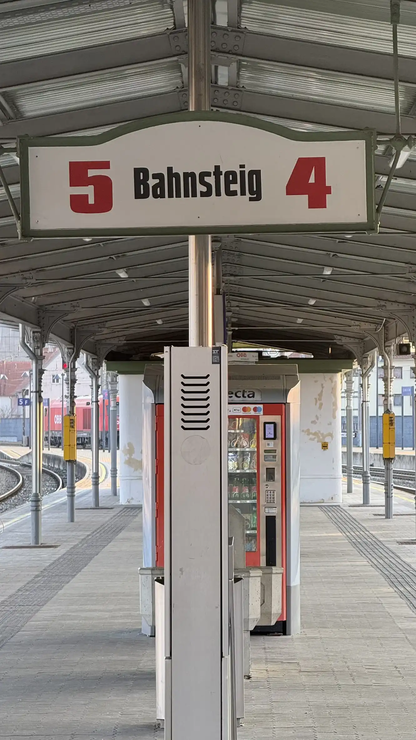 Close-up of a vintage sign for platform faces 4 and 5