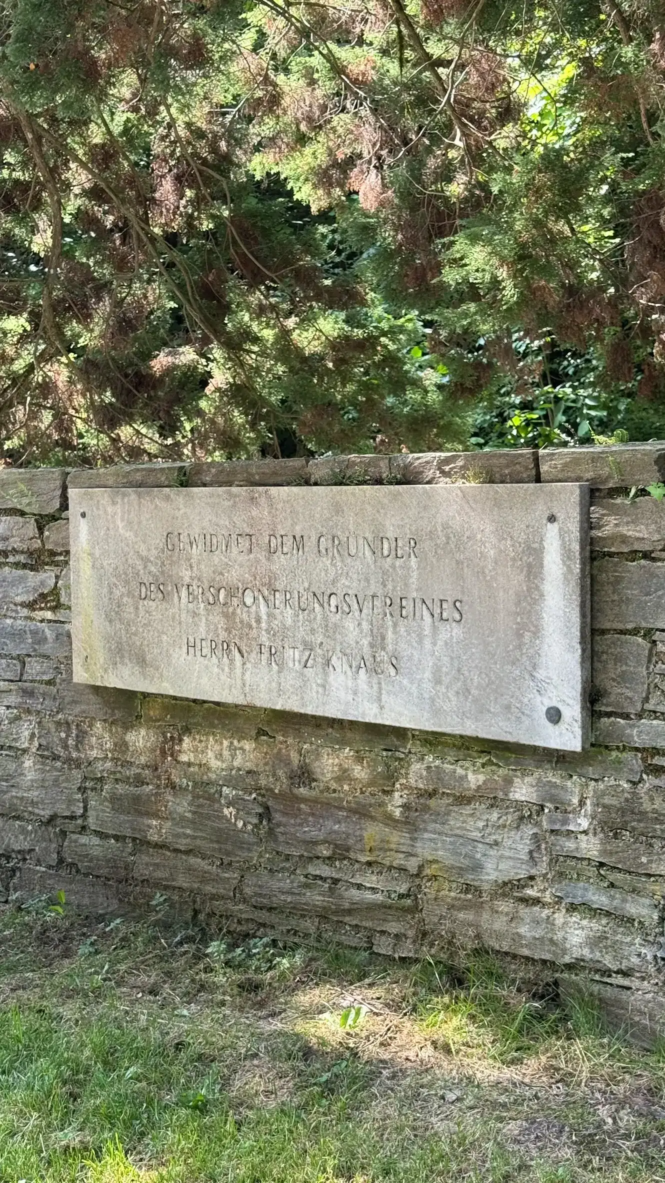 Gewidmet dem Gründer des Verschönerungsvereines Herrn Fritz Knaus