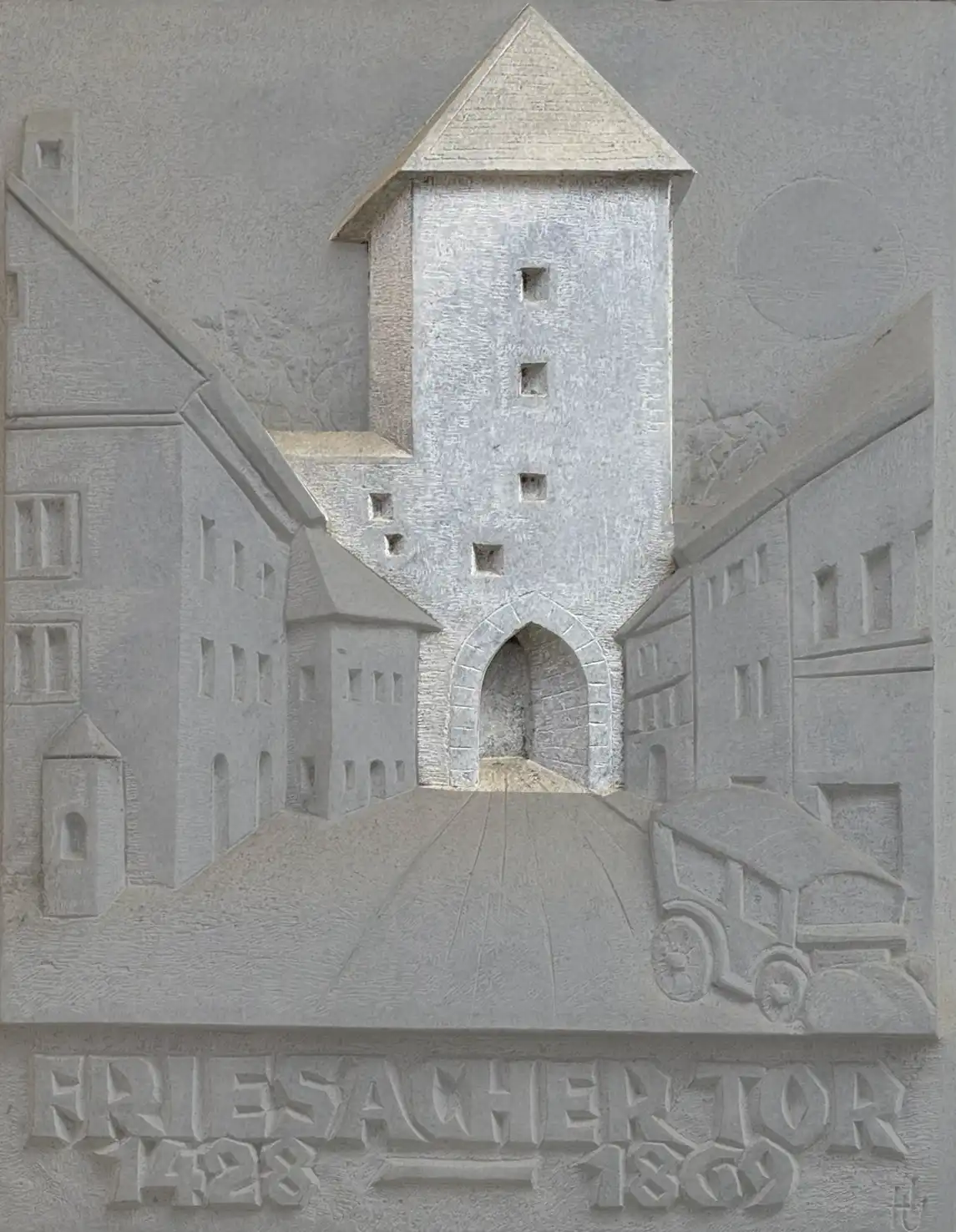 Tafel am ehemaligen Standort des Friesacher Tors; der Torturm ist digital hervorgehoben.