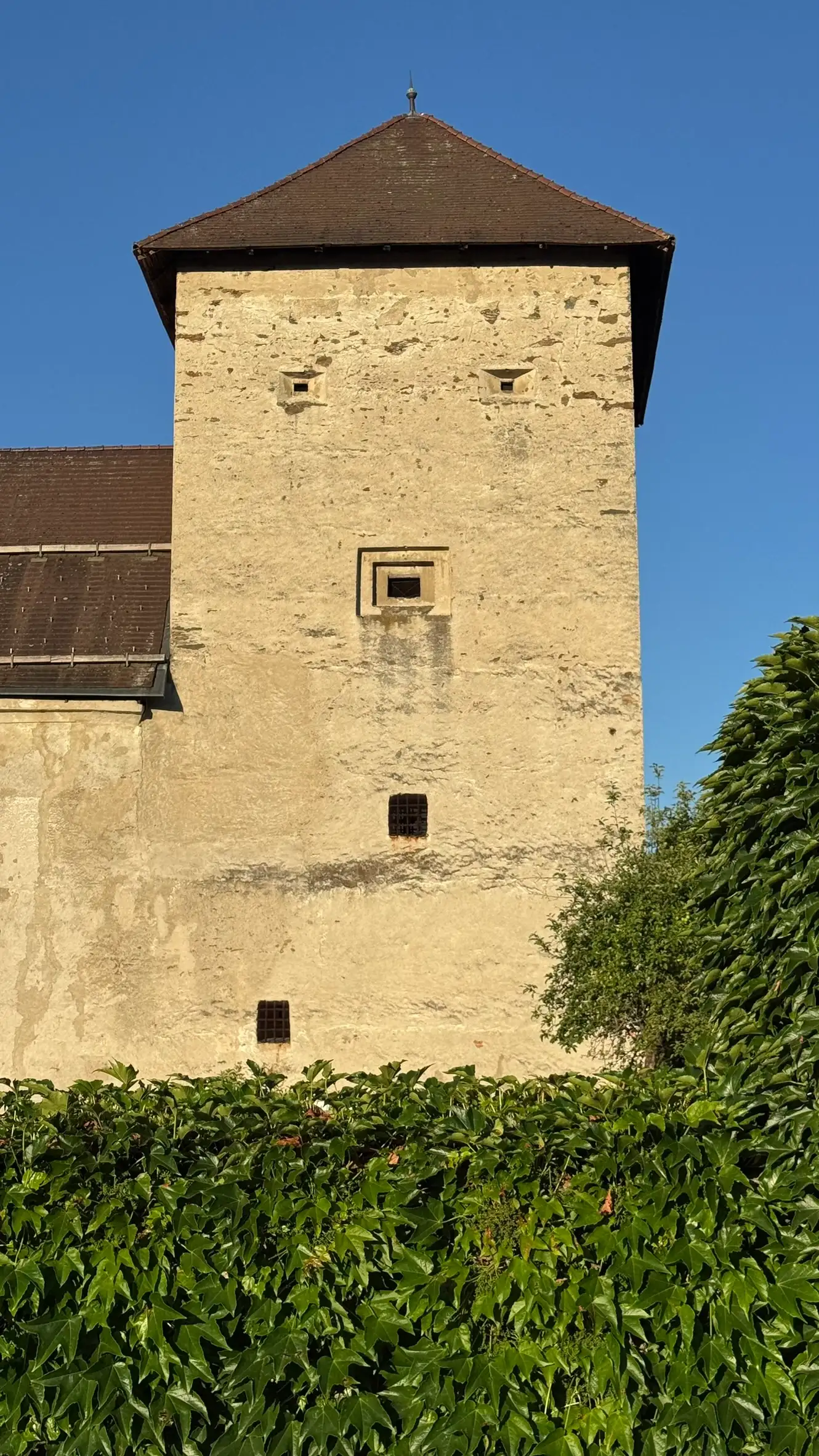 Five-storey defensive tower with a pyramid roof