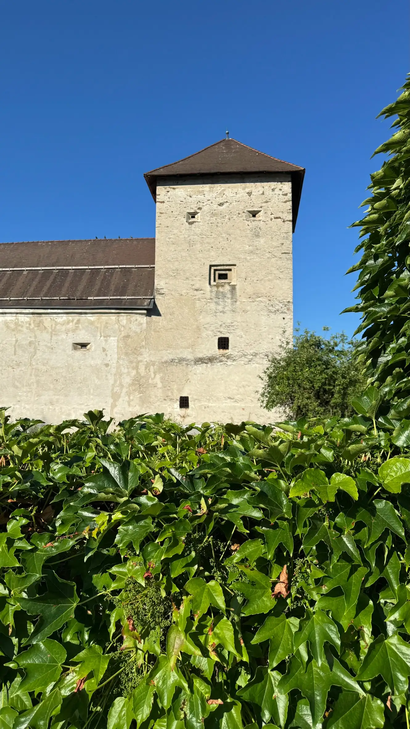 Defensive tower photographed from Grabenstraße