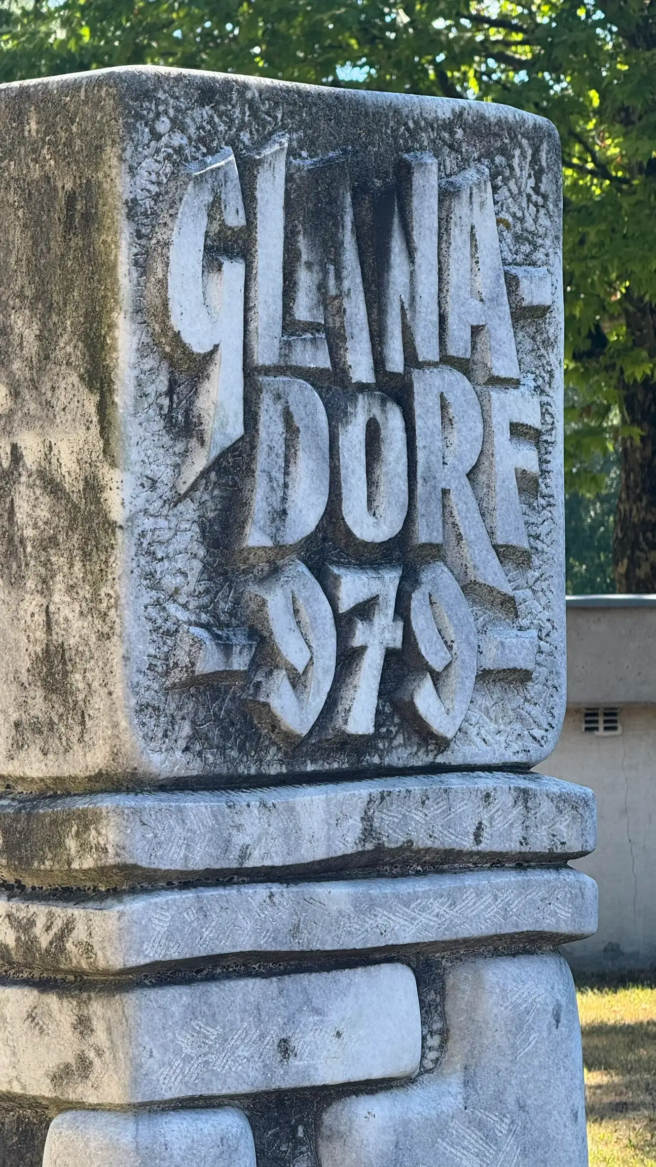 Galanadorf 979: memorial stone commemorating the original village centre