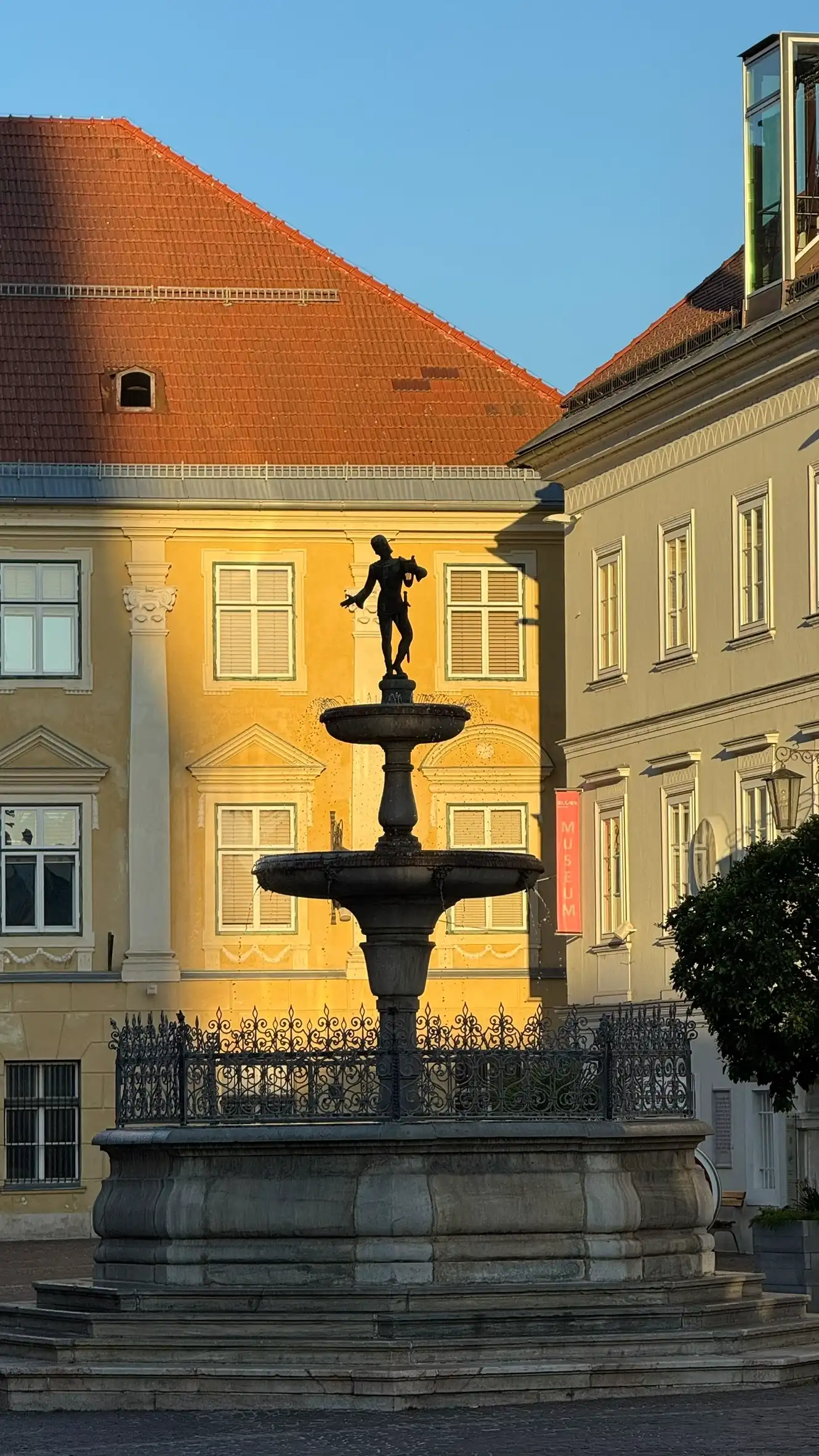 Brunnen an der Westseite des Hauptplatzes