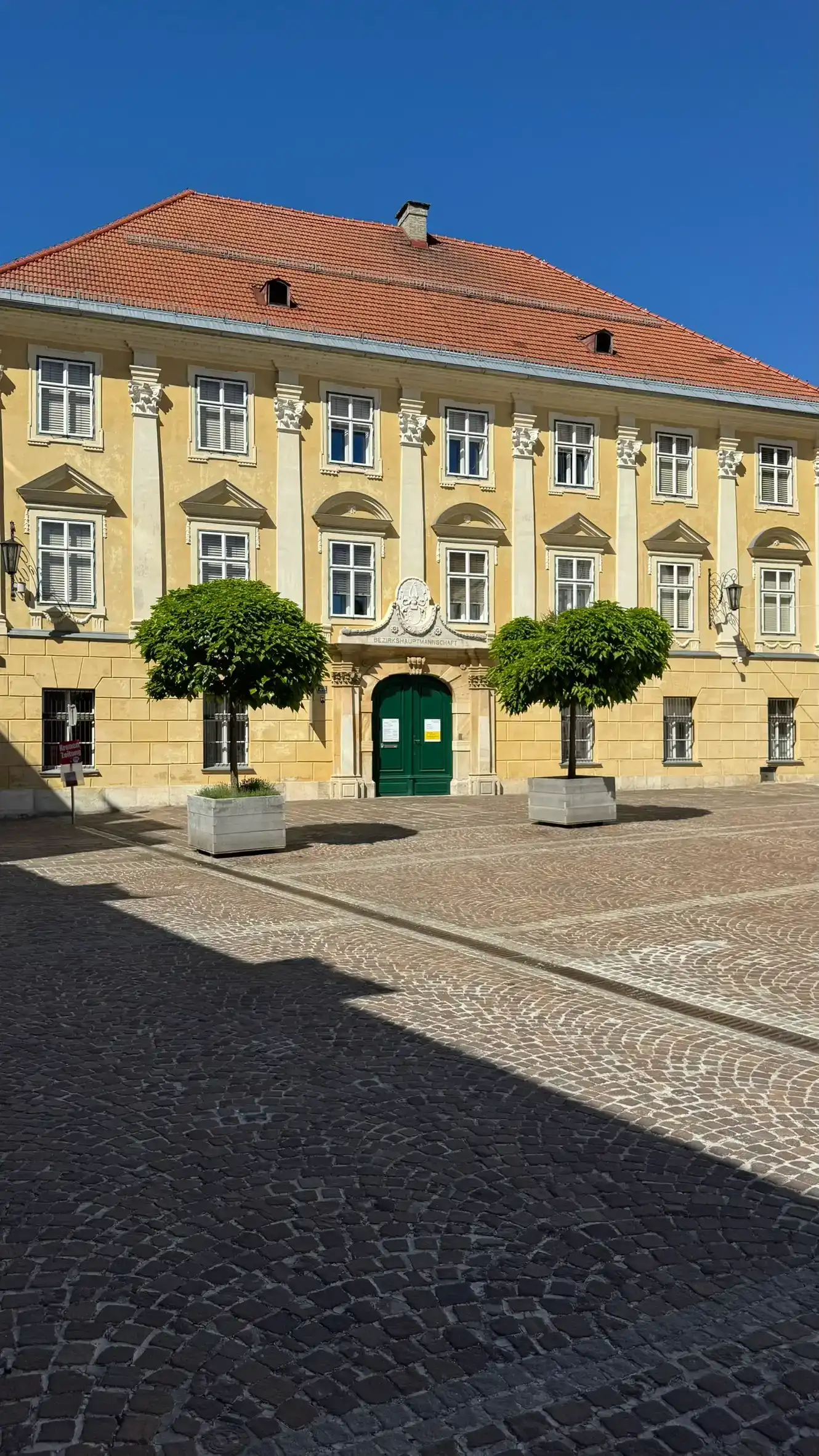 Das Palais Koller ist ein dreigeschossiger Bau.