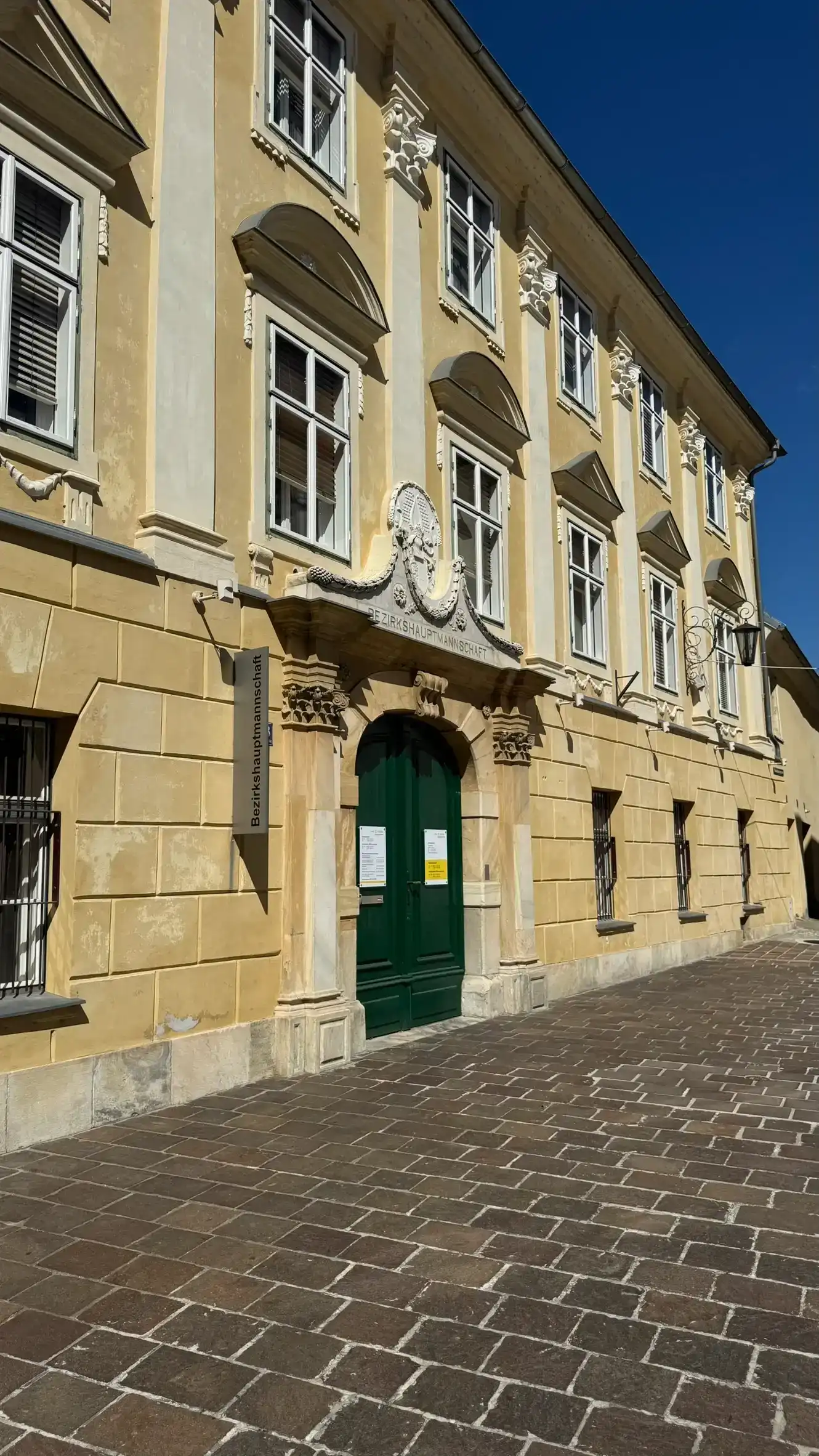 Die Hauptfassade des Palais Koller ist nach Nordosten ausgerichtet.