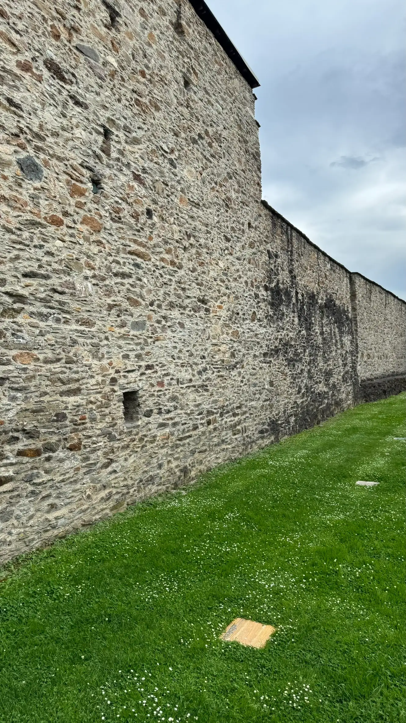 Grabengarten und nordwestlicher Abschnitt der Stadtmauer