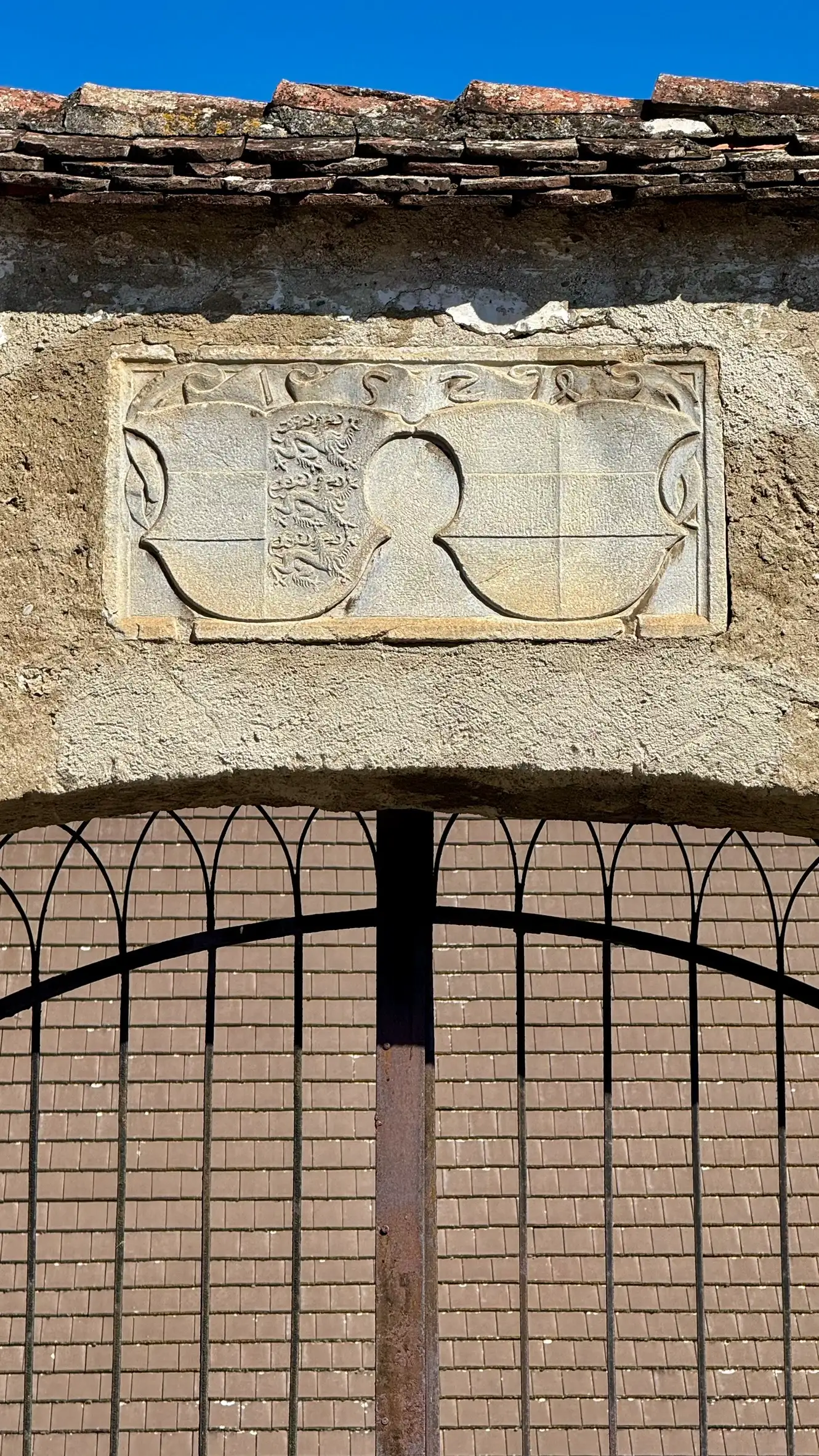 Rectangular "coat of arms" above the entrance