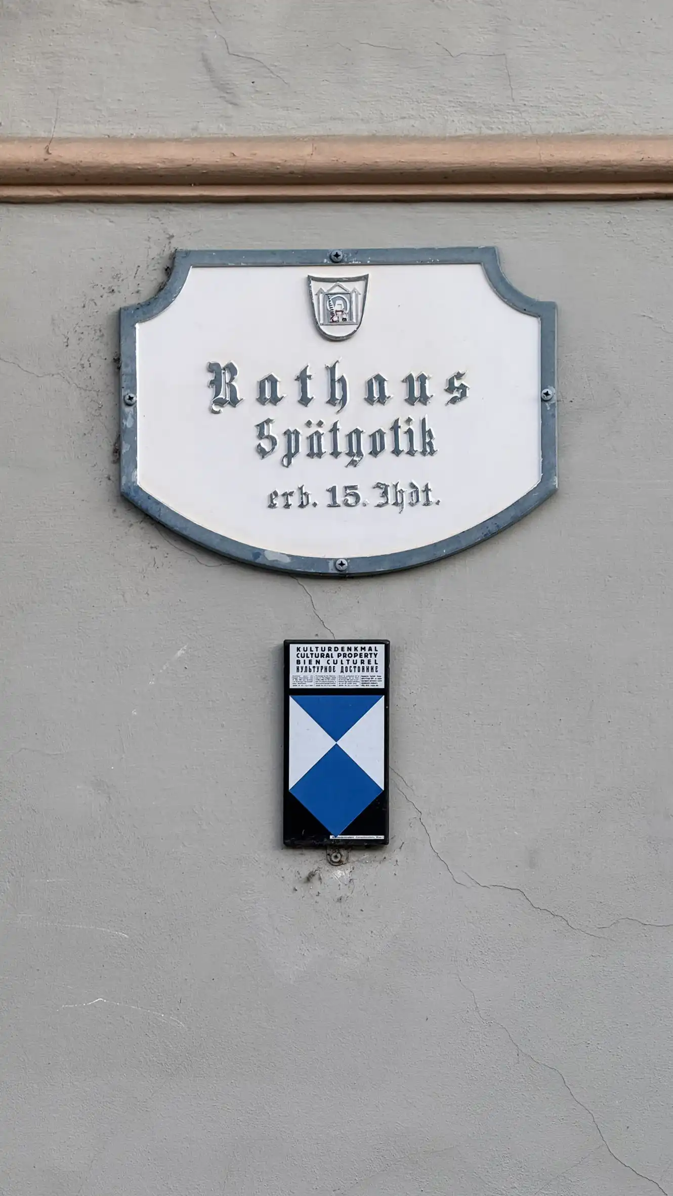Signage on the facade of the town hall