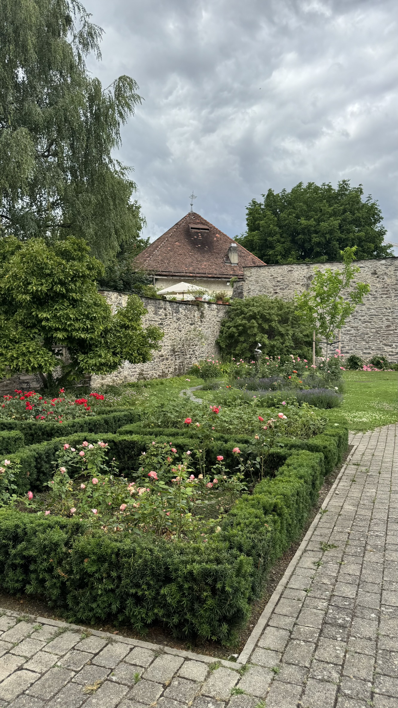 Foreground: grid of four flowerbeds; background: bastion tower and western corner of the town wall