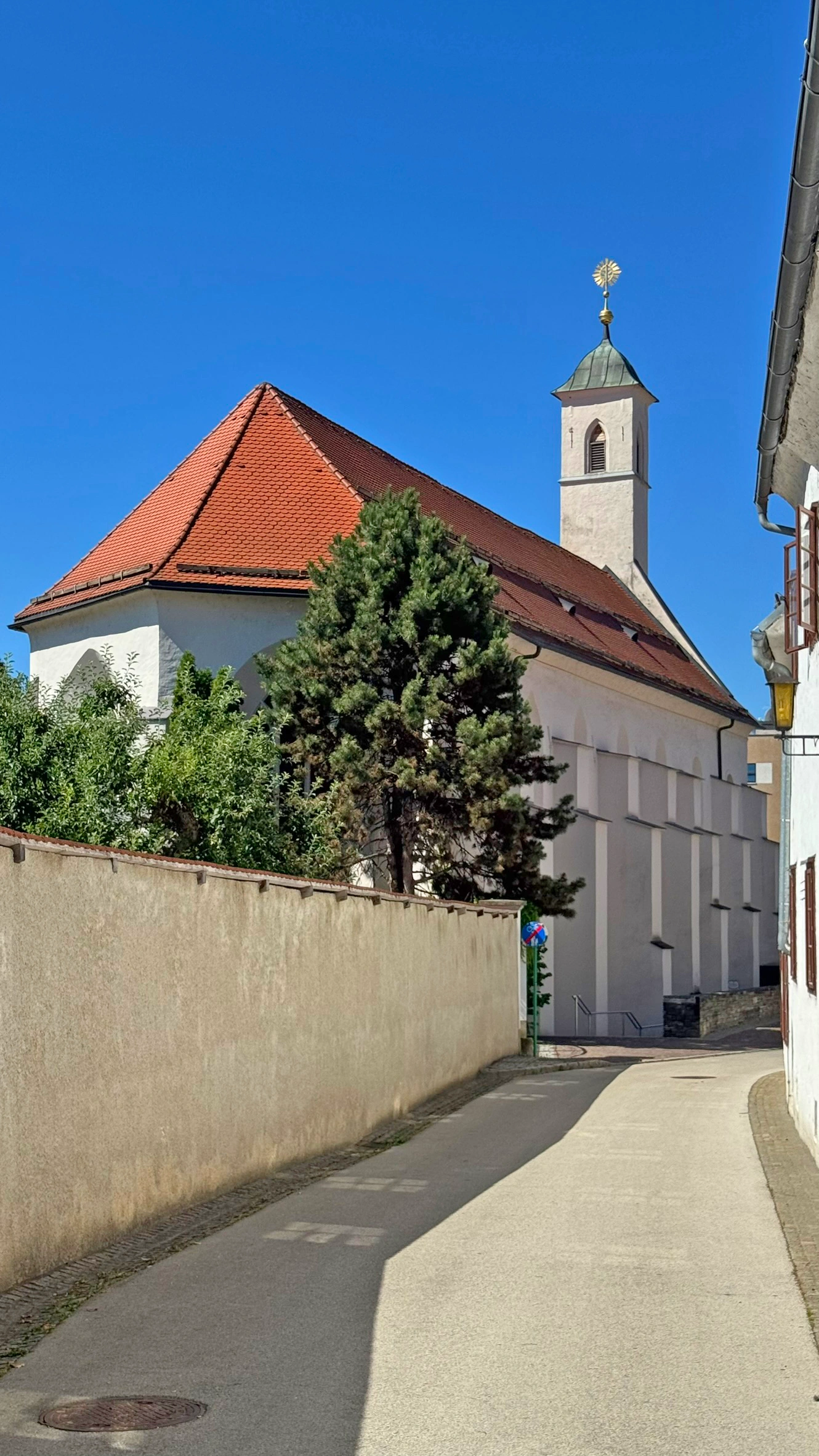 Apsis, Apsisdach, Langhaus, Langhausdach und Turm der Klosterkirche