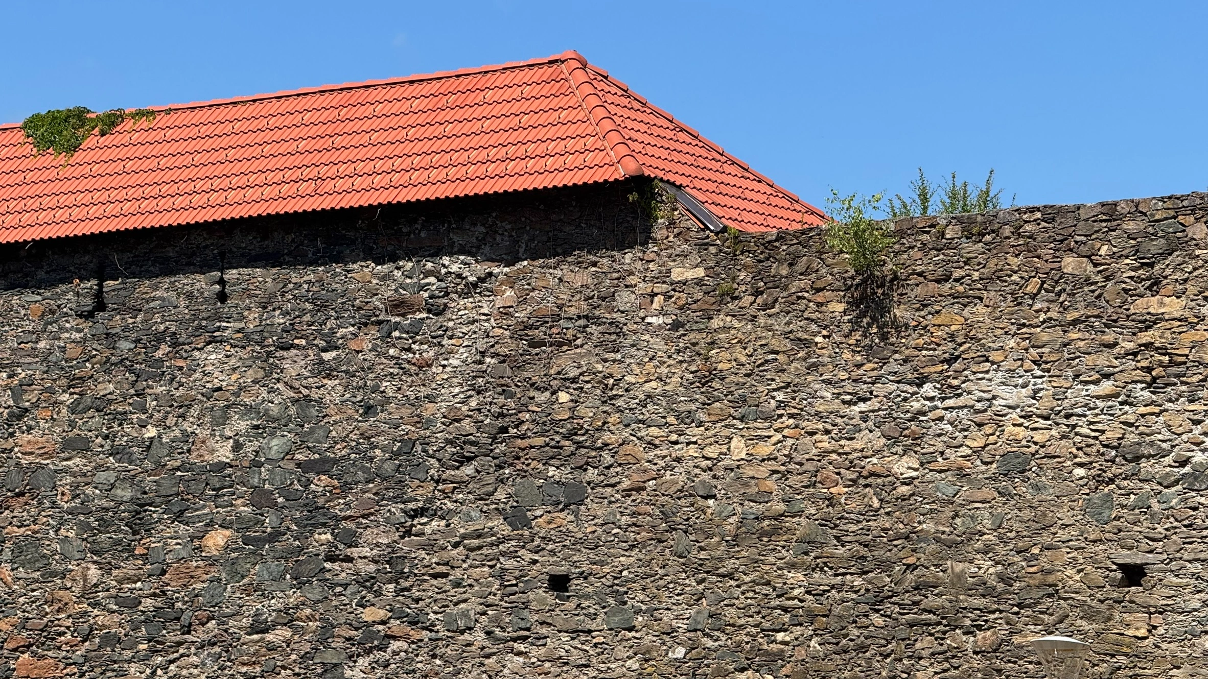 Südöstlicher Abschnitt der Stadtmauer neben dem Herzog-Bernhard-Tor