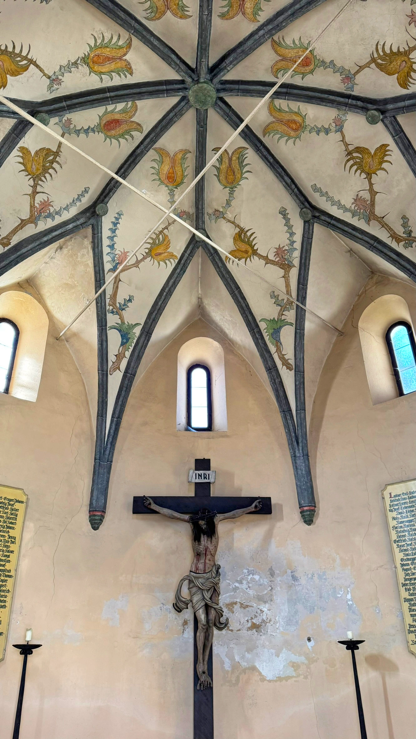 Crucifix; row of recessed round-arched windows; ribbed vault; frescoes