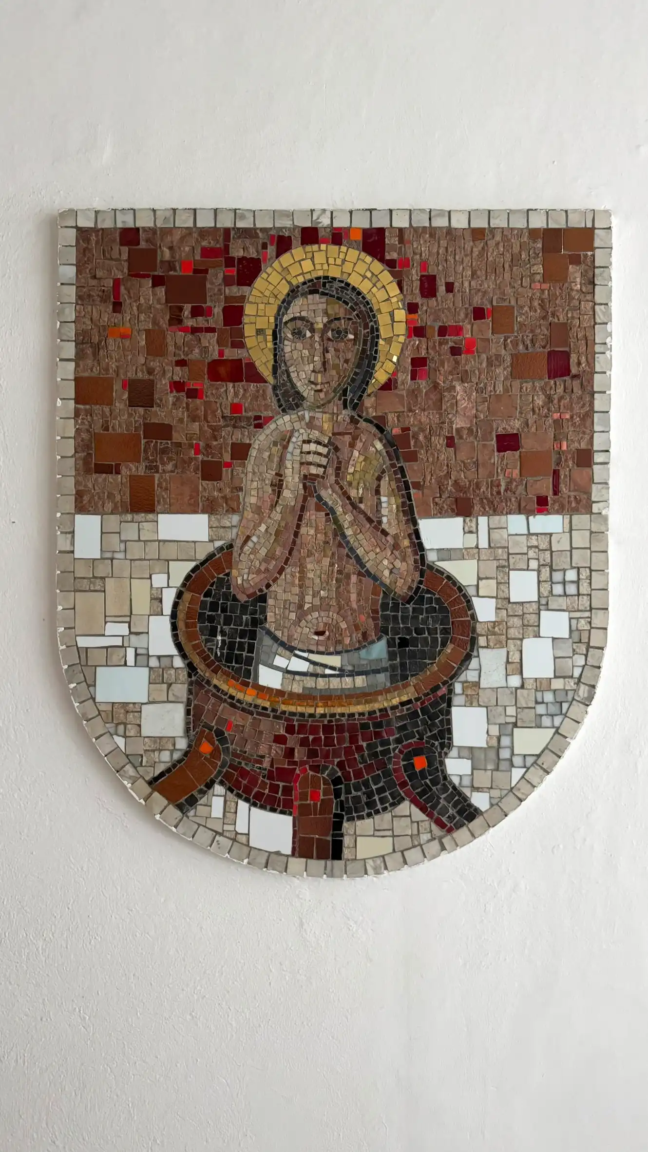 This mosaic depicts Saint Vitus immersed in a cauldron, with hands clasped in prayer and a golden halo framing his head.