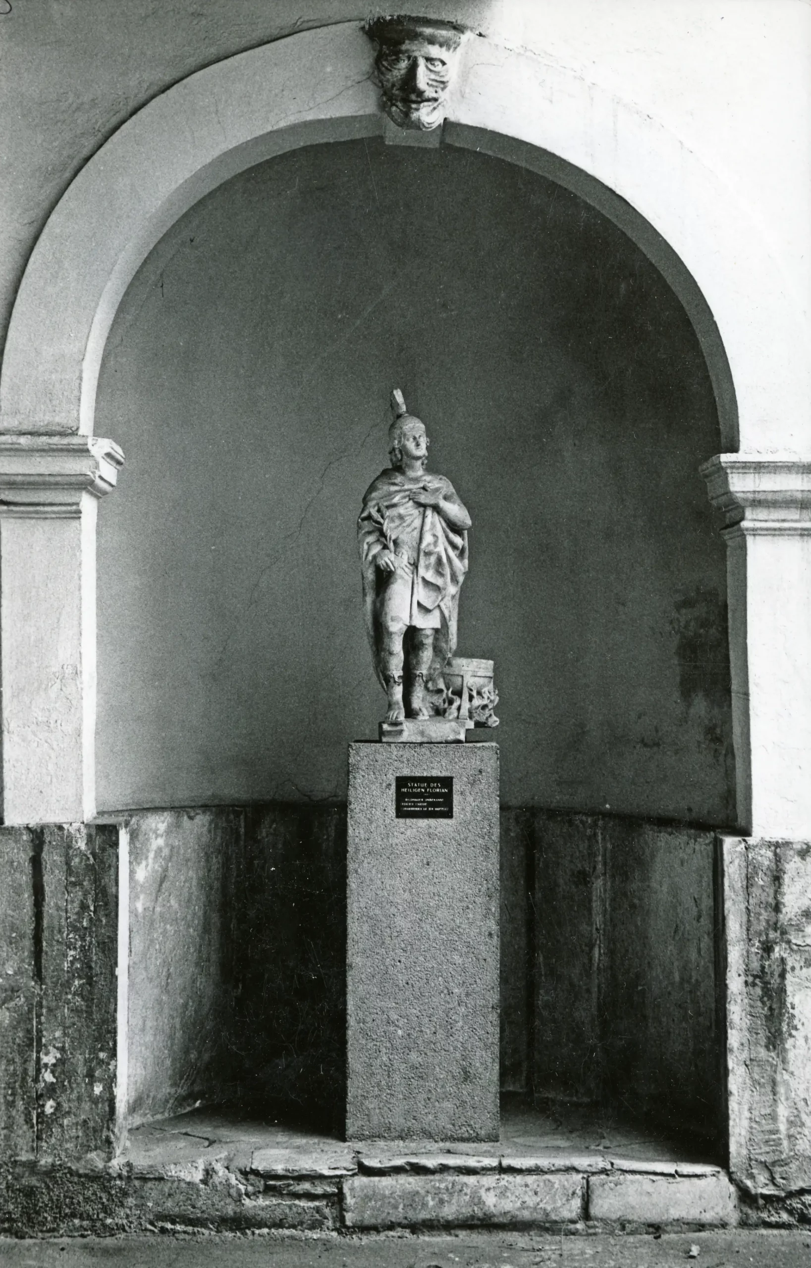 21_Hl. Florian in der Bezirkshauptmannschaft