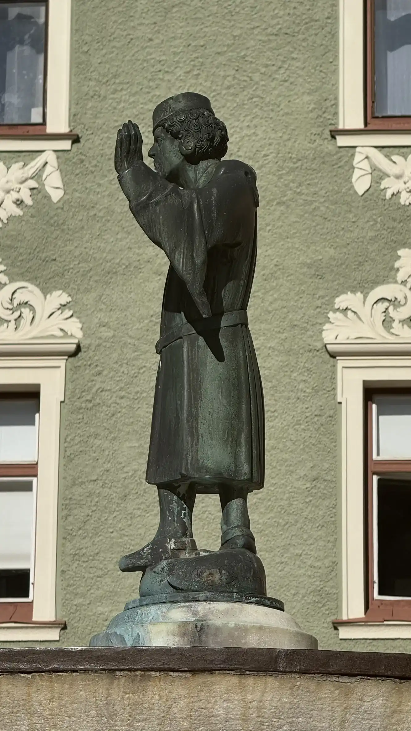 Close-up and side view of the bronze figure