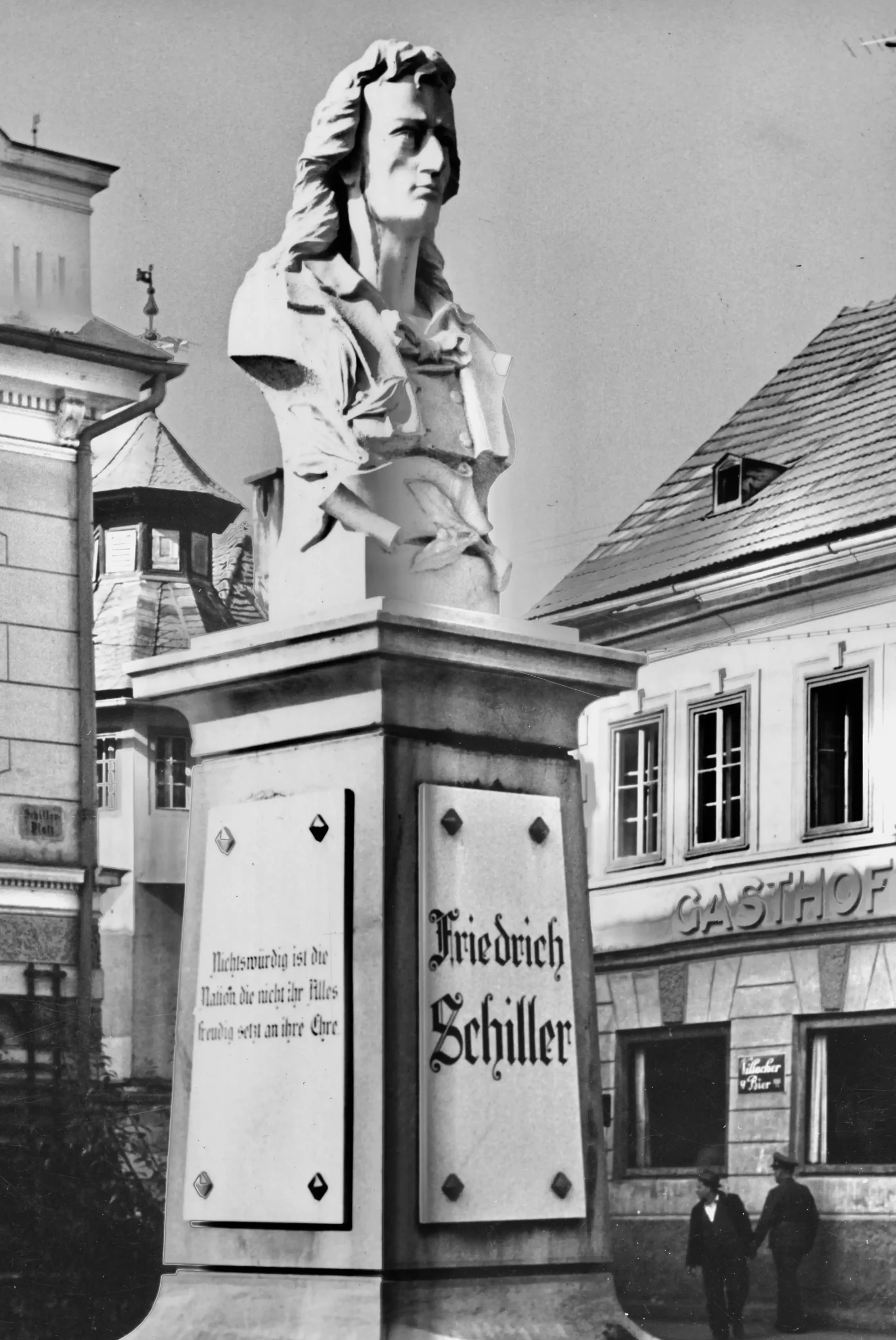 B004-K04-041-Ansichten des Schiller Denkmales am Schillerplatz (ca. 1965)