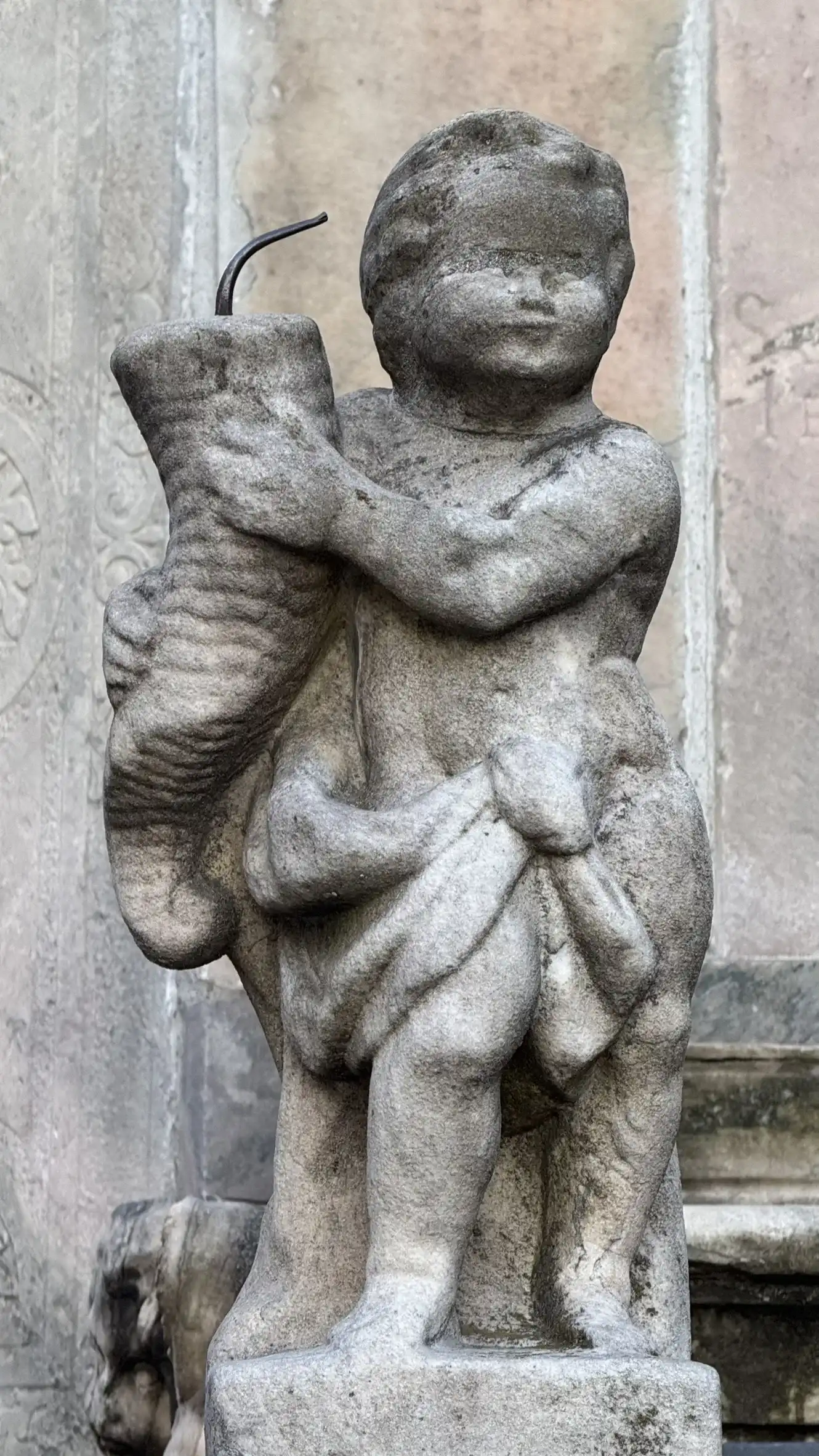 Putto mit Kerze